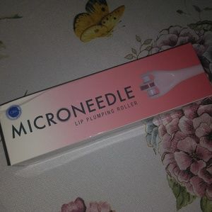 BNIB Ora Microneedle Lip Plumping Lip Roller